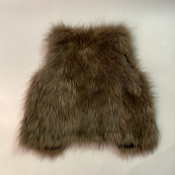 Old Navy Fur Like Vest size 6-7 youth - Picture 2 of 3